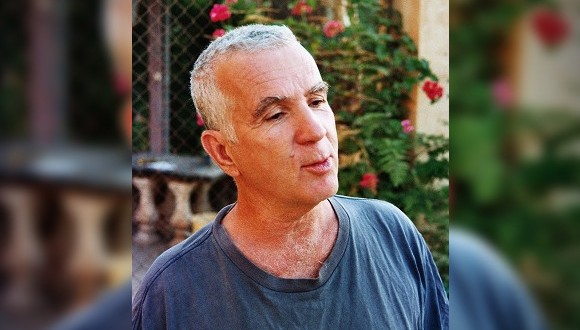 Le plasticien Mohamed Oulhaci