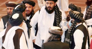 Washington met en garde les talibans, Pékin les reçoit