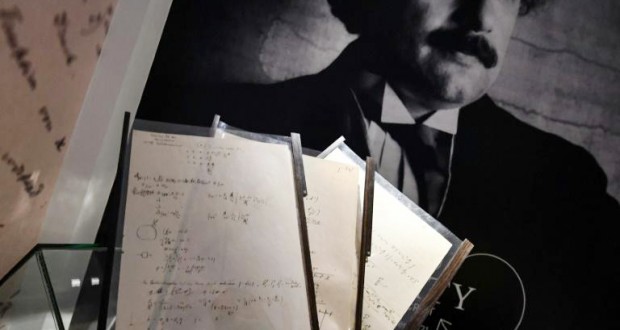 Un manuscrit d'Einstein bat des records aux enchères