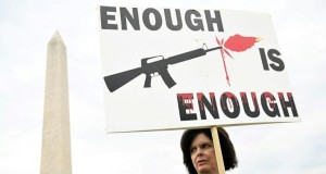Aux Etats-Unis, accord a minima entre républicains et démocrates sur les armes à feu