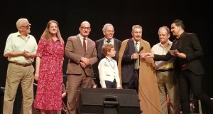 Hommage émouvant à Akli Yahiaten