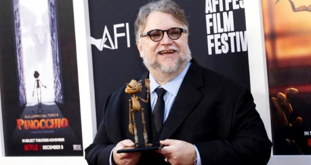 Guillermo del Toro explore le thème du fascisme dans sa version sombre du conte _Pinocchio_