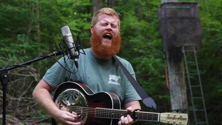 Avec une chanson sur les ultra-riches : Un fermier américain devient une star de la country
