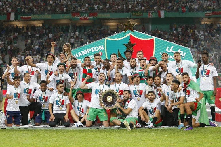 Ligue 1 (30e et dernière journée) : le MC Alger reçoit le bouclier de champion d&rsquo;Algérie 2023-2024