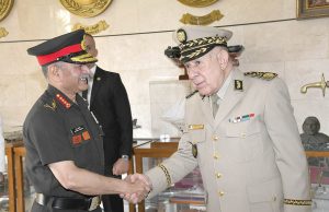 CHENGRIHA REÇOIT LE CHEF D’ÉTAT-MAJOR DES FORCES TERRESTRES INDIENNES : Pour une coopération militaire bénéfique et fructueuse