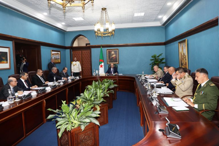 Le président Tebboune préside une réunion du Haut Conseil de sécurité