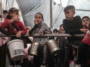 COMMENT SURVIVRE FACE À LA GUERRE, LA FAIM ET L’OUBLI : Le parcours du combattant des enfants palestiniens