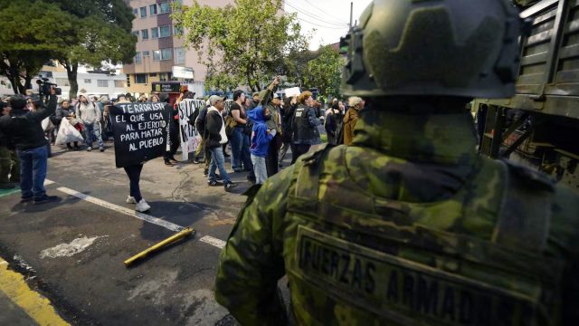 FACE AUX MANIFESTATIONS AUTOCHTONES EN ÉQUATEUR : L’armée déploie 3.000 militaires à Quito