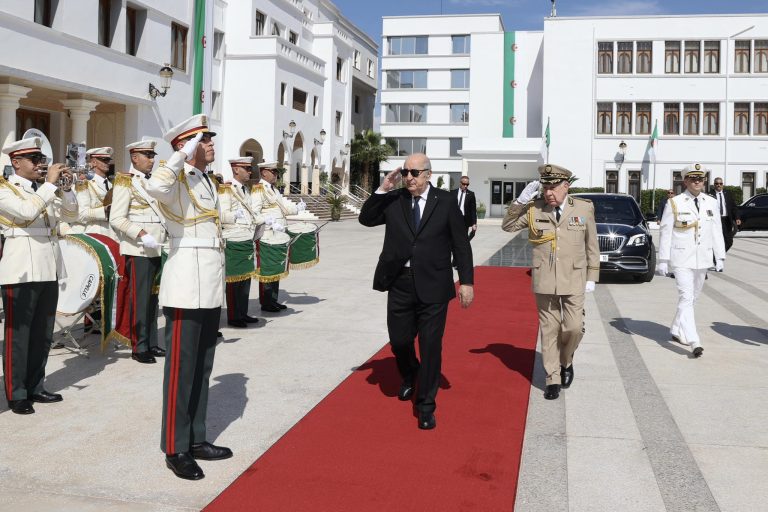Le président Tebboune en visite au siège du ministère de la Défense nationale