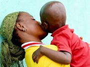 LUTTE CONTRE LE VIH (SIDA) : L’UNICEF met en garde contre un relâchement