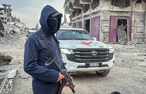 À GHAZA : La résistance restitue trois dépouilles de soldats sionistes via le CICR