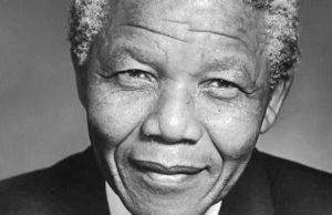 FIGURE TUTELAIRE DE LA LUTTE CONTRE L’APARTHEID : Vibrant hommage à Nelson Mandela en Afrique du Sud
