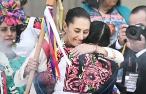 MEXIQUE : La présidente Sheinbaum réunit des centaines de milliers de partisans