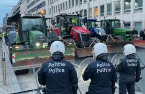 CONTRE LA POLITIQUE DE L’UE : Des milliers d’agriculteurs manifestent à Bruxelles
