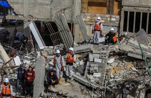 KHAN YOUNÈS : La Défense civile à la recherche de dizaines de corps sous les décombres