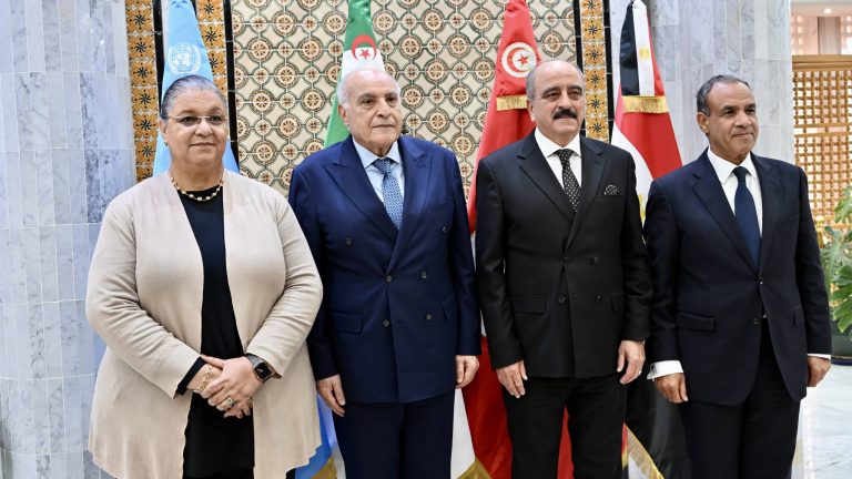 ATTAF PREND PART, À TUNIS, À LA RÉUNION DU MÉCANISME TRIPARTITE SUR LA LIBYE : Soutien renouvelé au processus politique sous l&rsquo;égide de l’ONU
