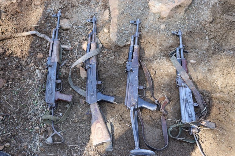 ARMÉE NATIONALE POPULAIRE : Des armes et des équipements récupérés lors d’une opération anti-terroriste à Aïn Defla 