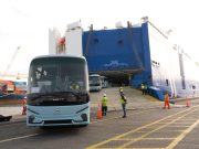 DISTRIBUTION DE BUS IMPORTÉS : Les grandes villes d’abord