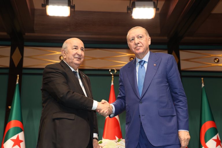 Le président de la République quitte Ankara pour regagner Alger