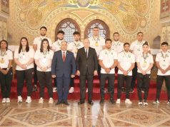 LORS D’UNE CÉRÉMONIE AU PALAIS DU PEUPLE : Le Président honore l’élite sportive nationale