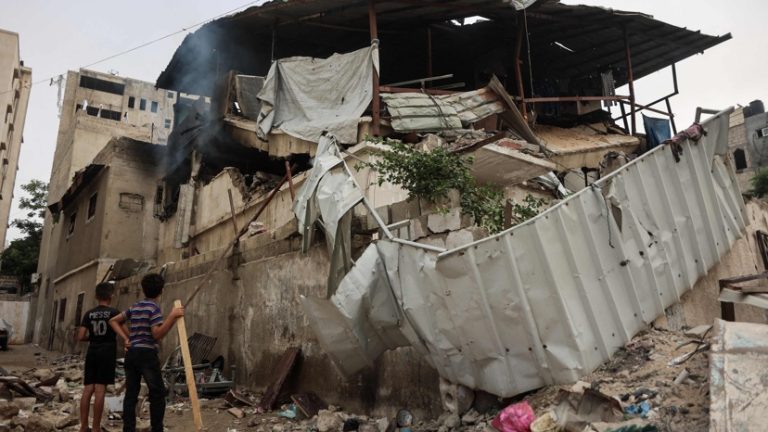 GHAZA : Une famille de six personnes décimée dans un bombardement sioniste