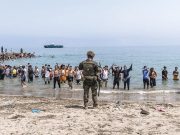 LA GARDE CIVILE ESPAGNOLE A IDENTIFIÉ DES AGENTS DE RENSEIGNEMENT PARMI LES ENVAHISSEURS DE CEUTA : « Les services marocains sont impliqués »