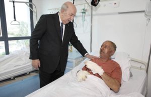 IL S’EST ENQUIS, HIER, À L’HOPITAL DE ZERALDA, DE L’ÉTAT DE SANTÉ DES BLESSÉS DES INCENDIES : Le geste réconfortant du Président