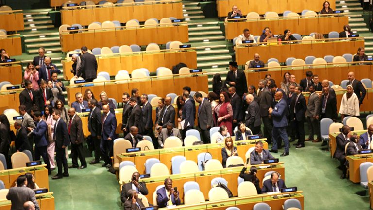 DES DIZAINES DE DÉLÉGATIONS TOURNENT LE DOS À NETANYAHOU À L’ONU : « On n’écoute pas le bourreaudes Palestiniens »