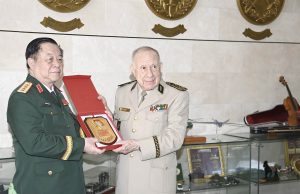 ALGÉRIE – VIETNAM : Le développement de la coopération militaire au menu