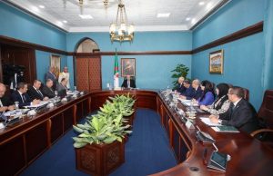 FINALISATION DU DÉCRET PRÉSIDENTIEL RELATIF AU GUICHET UNIQUE : Tebboune préside une réunion de travail
