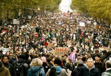 SUR FOND DE MANIFESTATIONS POPULAIRES CONTRE LA DÉGRINGOLADE DU POUVOIR D’ACHAT : En France, la confiance des ménages atteint le fond