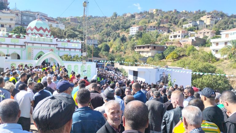 Tizi-Ouzou : le chanteur Cherif Hamani inhumée dans son village natal, Tagragra