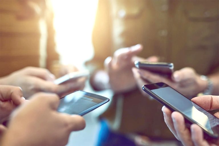 Téléphonie mobile : légère diminution du nombre d&rsquo;abonnés au 2e trimestre 2023 en Algérie