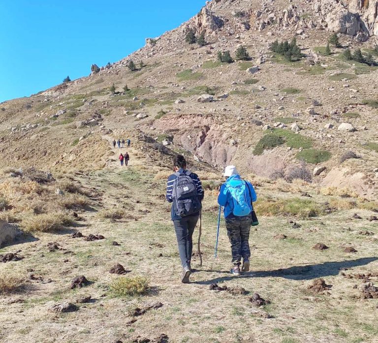 Un randonneur égaré depuis samedi à Tikjda,retrouvé sain et sauf à Sahiridj (Bouira)