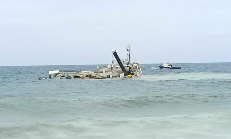 Naufrage d’une barge à Fouka (Tipasa) en raison d&rsquo;un problème technique