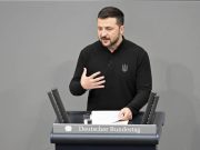 Reconnaissant le manque de volontaires : Zelensky exprime le souhait de voir des troupes étrangères sur le front ukrainien