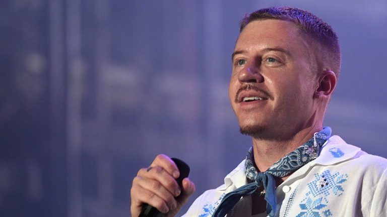 Macklemore annule son concert à Dubaï pour contester contre la guerre au Soudan