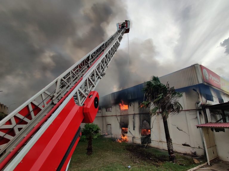 Alger : extinction d&rsquo;un incendie déclaré dans une biscuiterie à Reghaïa