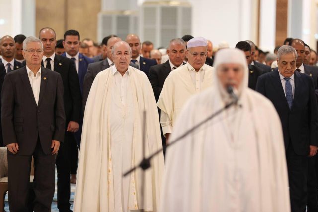 Le président Tebboune accomplit la prière de l'Aïd El Adha à Djamaâ El Djazaïr