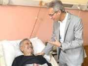 Le ministre de la Culture se rend au chevet de l’artiste Salah Aougrout