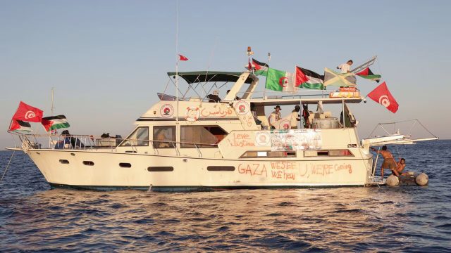 DÉFIANT LES MENACES ISRAÉLIENNES POUR CASSER LE BLOCUS : La flottille « Somoud » est à 825 km de Ghaza