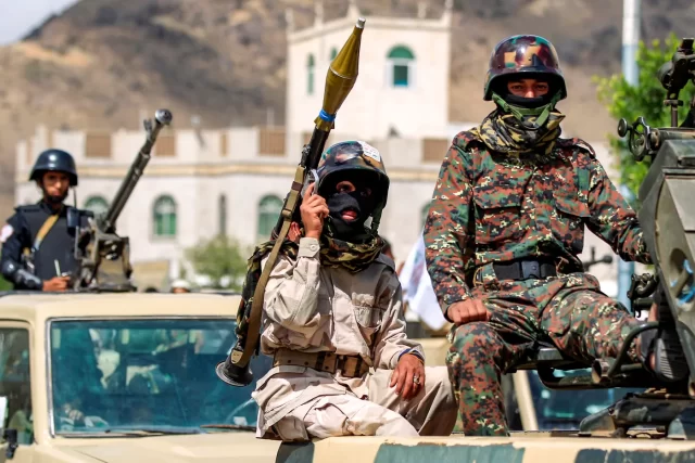 soldats-yemenites-loyaux-rebelles-Houthis-16-octobre-2018-capitale-Sanaa_0