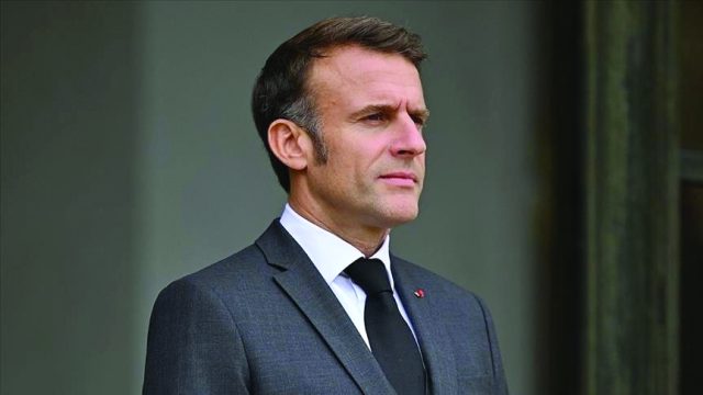 À TROP VOULOIR JOUER AVEC LES EXTRÊMES DE LA DROITE, LECORNU LACHÉ MÊME PAR SES SOUTIENS : Macron au pied du mur   