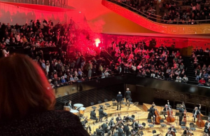 PHILHARMONIE DE PARIS EN FRANCE : Concert israélien sous tension