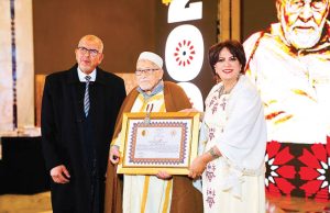 UN ÉRUDIT DANS LA LIGNÉE DE BEN BADIS ET D’EL-IBRAHIMI : Le Président décore le Cheikh Mohamed Salah Seddik