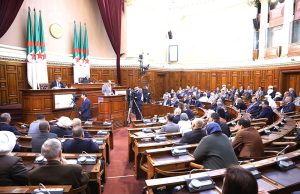 LOI CRIMINALISANT LA COLONISATION FRANÇAISE EN ALGÉRIE : Treize articles soumis à la commission paritaire