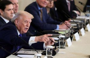 IL REÇOIT LES MAJORS PÉTROLIERES AMÉRICAINES À PROPOS « D’INVESTISSEMENTS » AU VENEZUELA : Trump confirme ses intentions