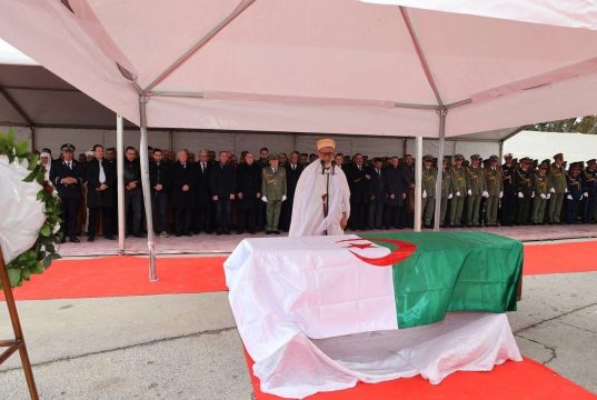 ENTERRÉ, HIER À BATNA, LORS DE FUNÉRAILLES OFFICIELLES ET POPULAIRES : Zeroual repose auprès des siens