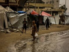 SOUS LA POUSSIÈRE ET LES VENTS : Les déplacés de Ghaza face à une nouvelle épreuve