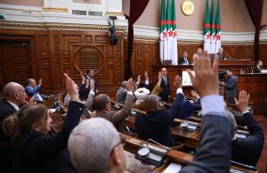 CONSEIL DE LA NATION : La loi criminalisant la colonisation française en Algérie adoptée